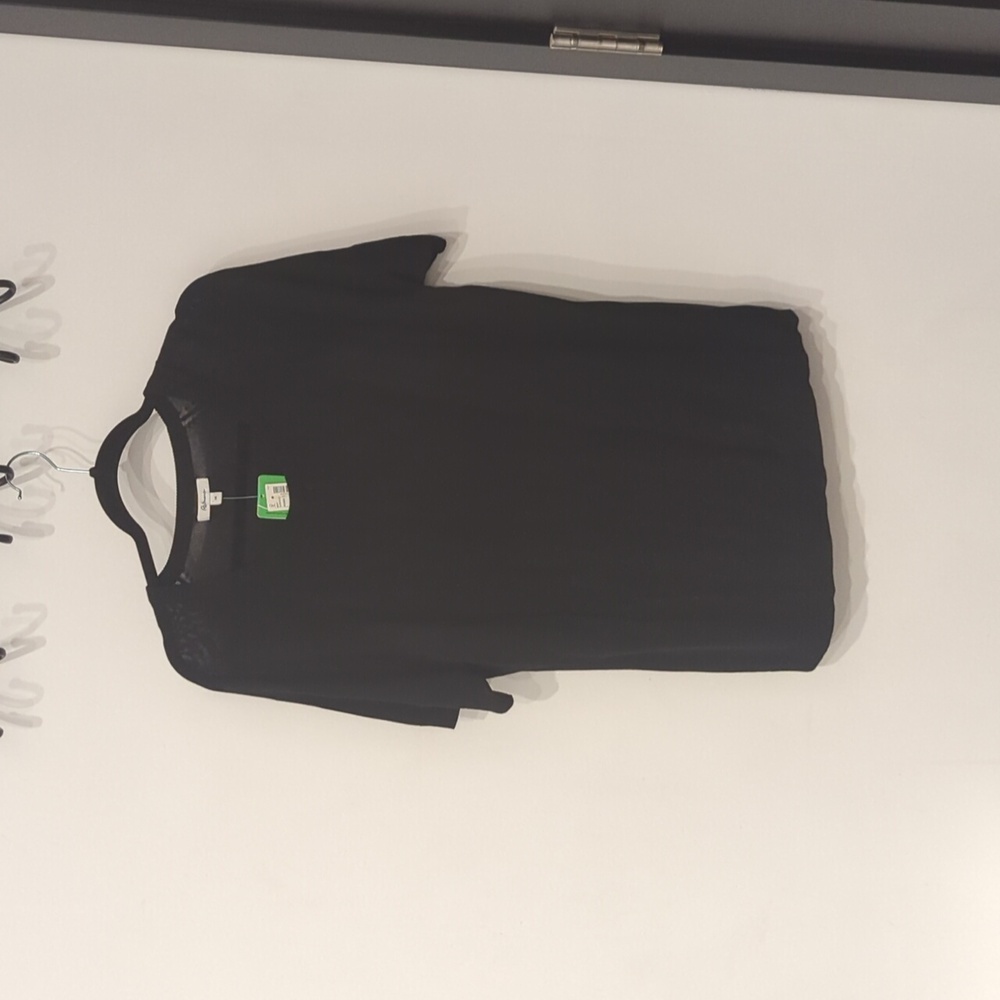 BNWT Black short sleeve tee